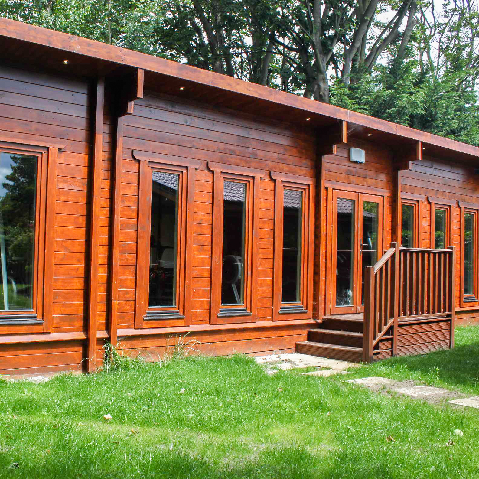 Loghouse log cabin. Top quality log house products.