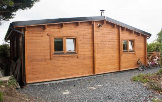 Loghouse.ie log cabin. Top quality log house products.