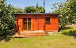 Loghouse.ie log cabin. Top quality log house products.