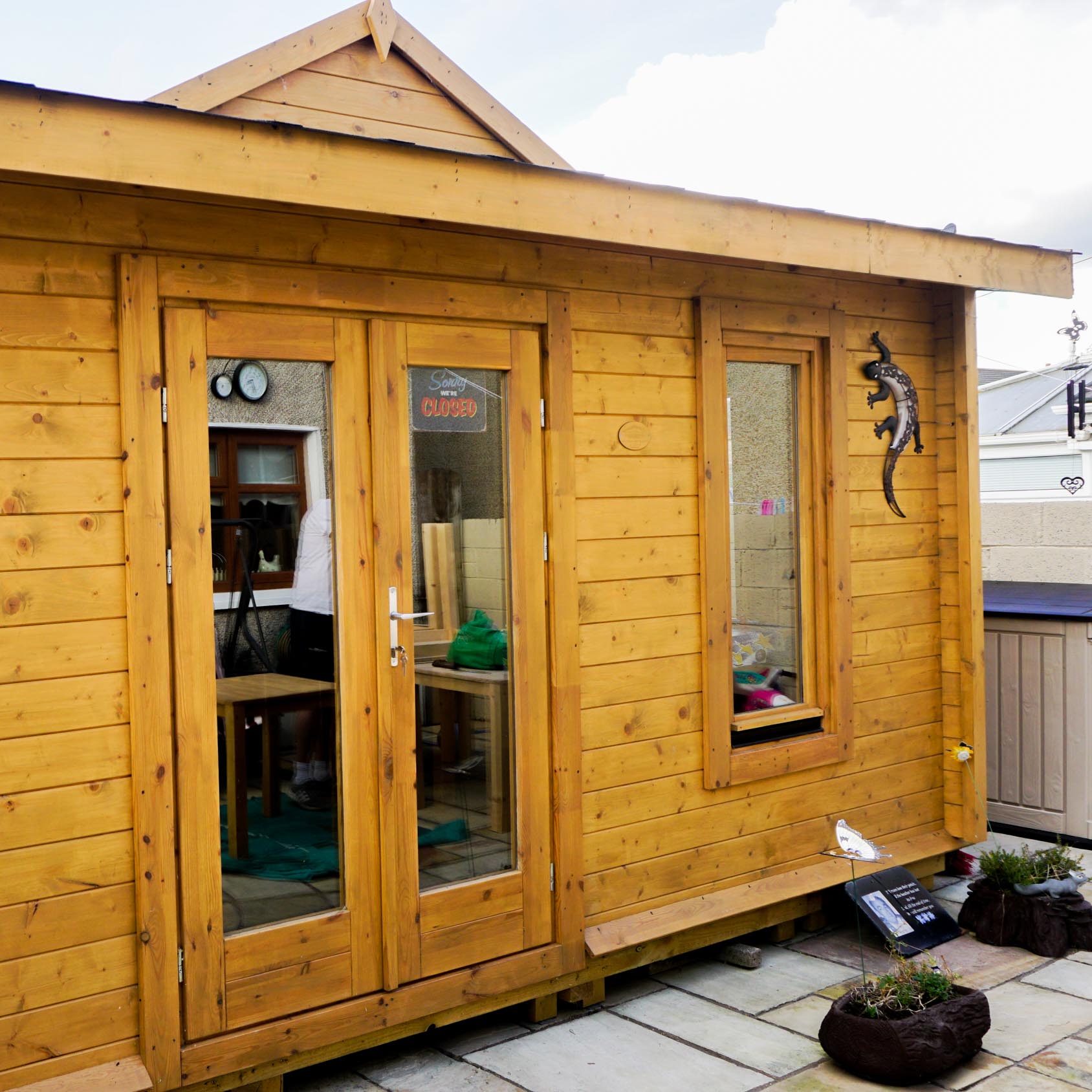 Loghouse log cabin. Top quality log house products.